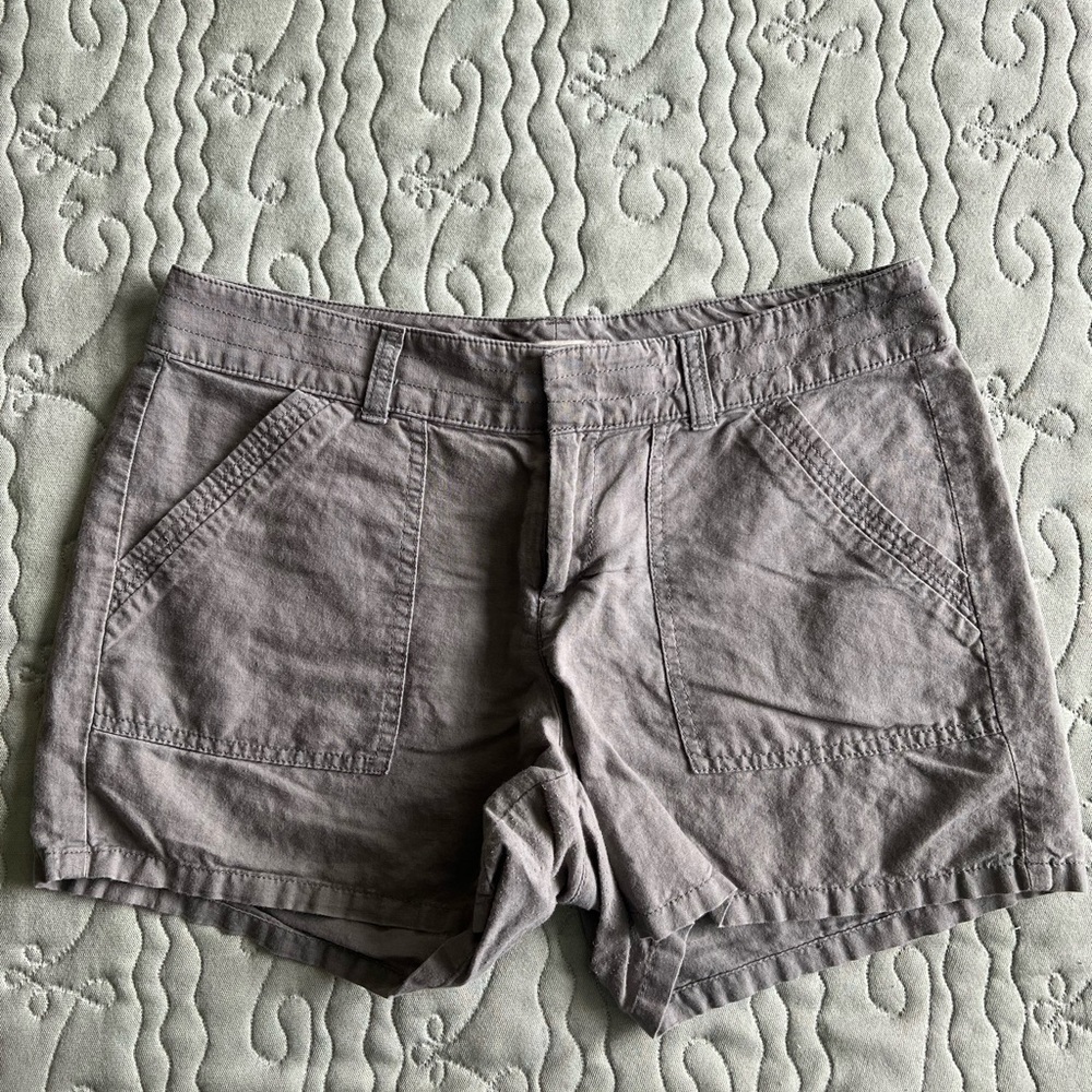 BANANA Republic Low Rise Linen Shorts, Size 6, Taupe